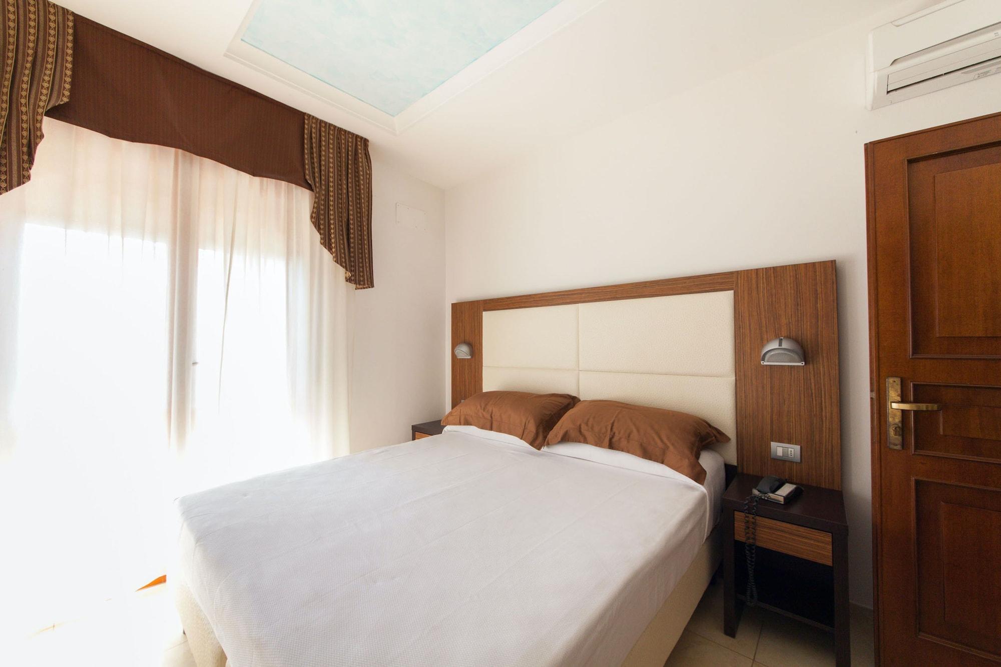 Hotel Palos Римини Екстериор снимка