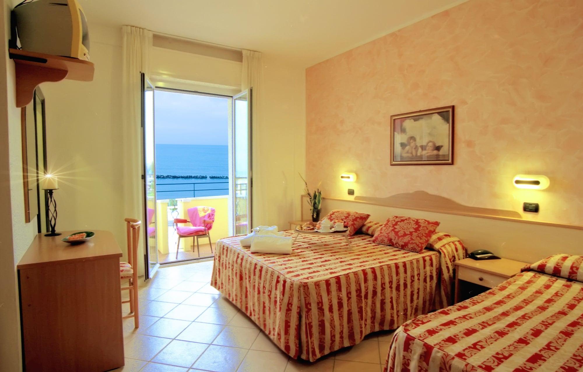 Hotel Palos Римини Екстериор снимка