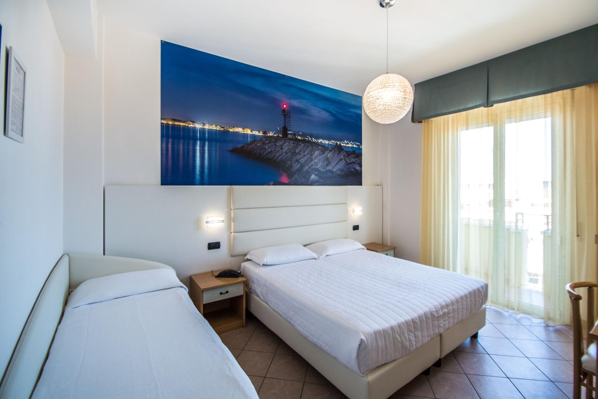 Hotel Palos Римини Екстериор снимка