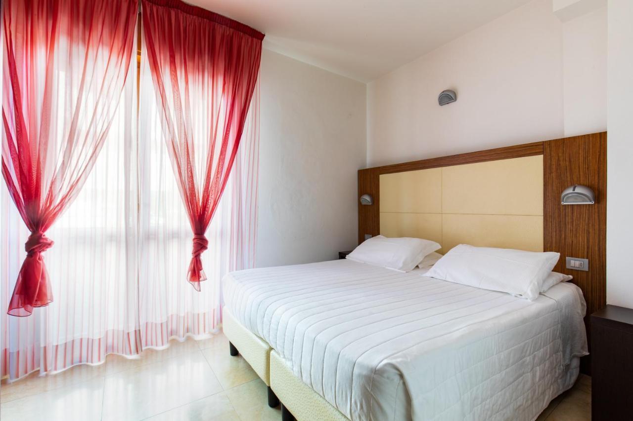 Hotel Palos Римини Екстериор снимка