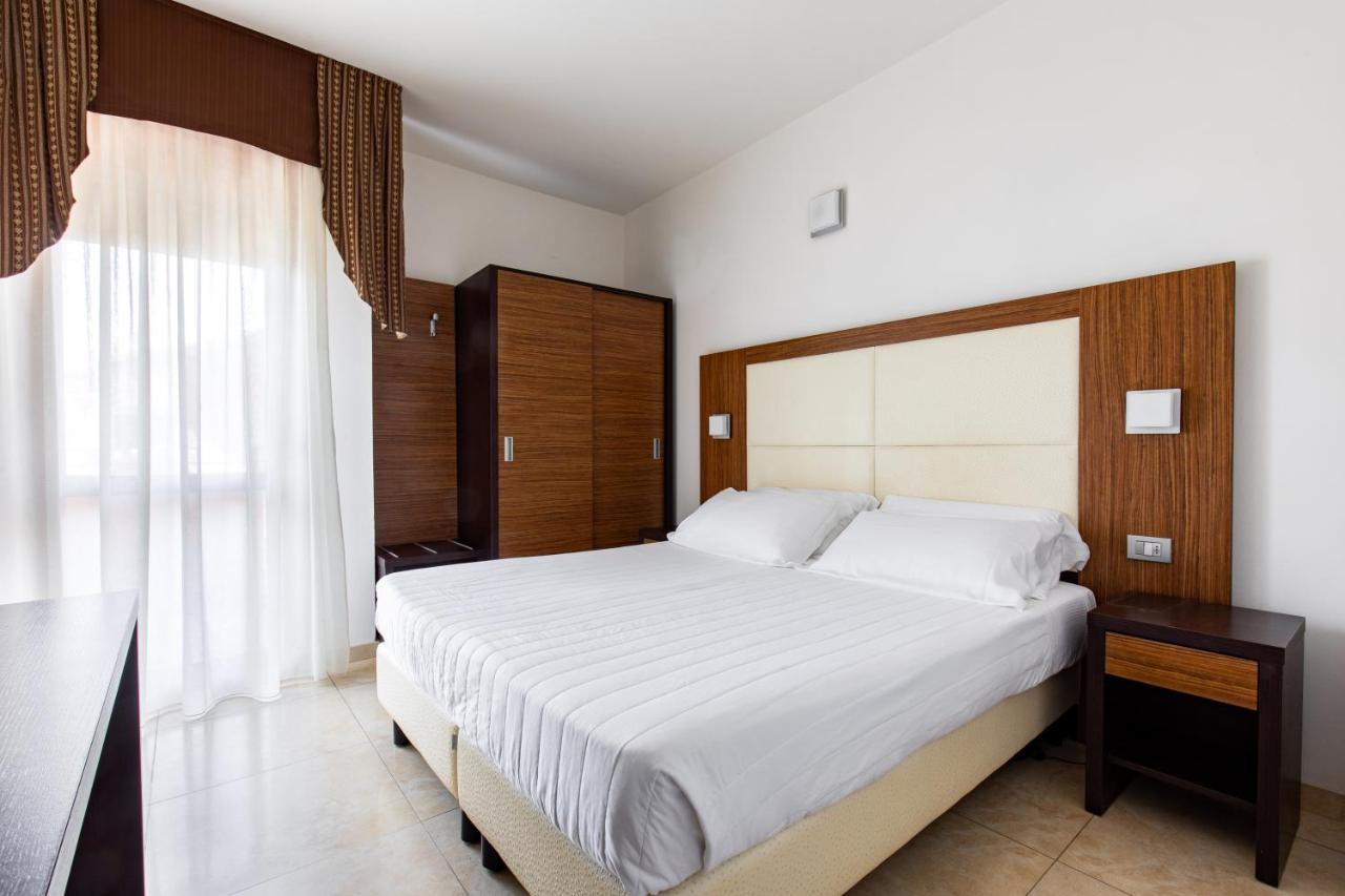 Hotel Palos Римини Екстериор снимка