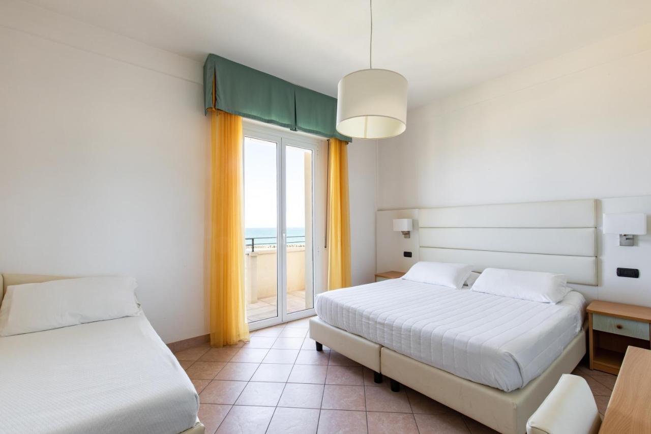Hotel Palos Римини Екстериор снимка