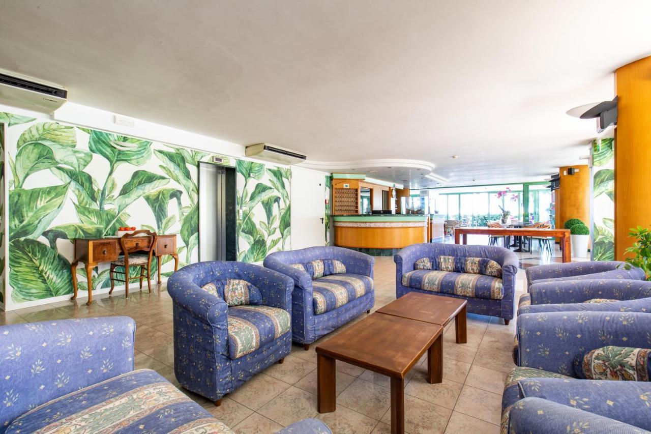 Hotel Palos Римини Екстериор снимка