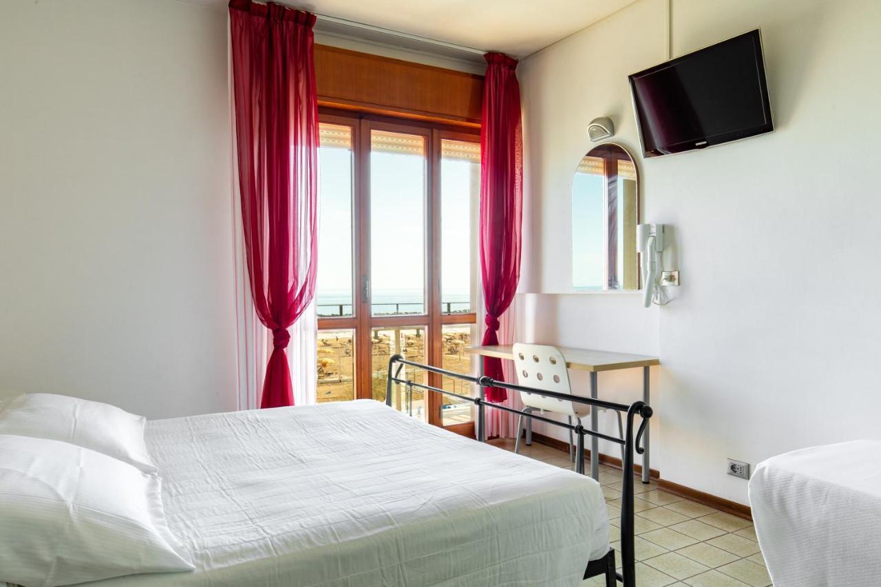 Hotel Palos Римини Екстериор снимка
