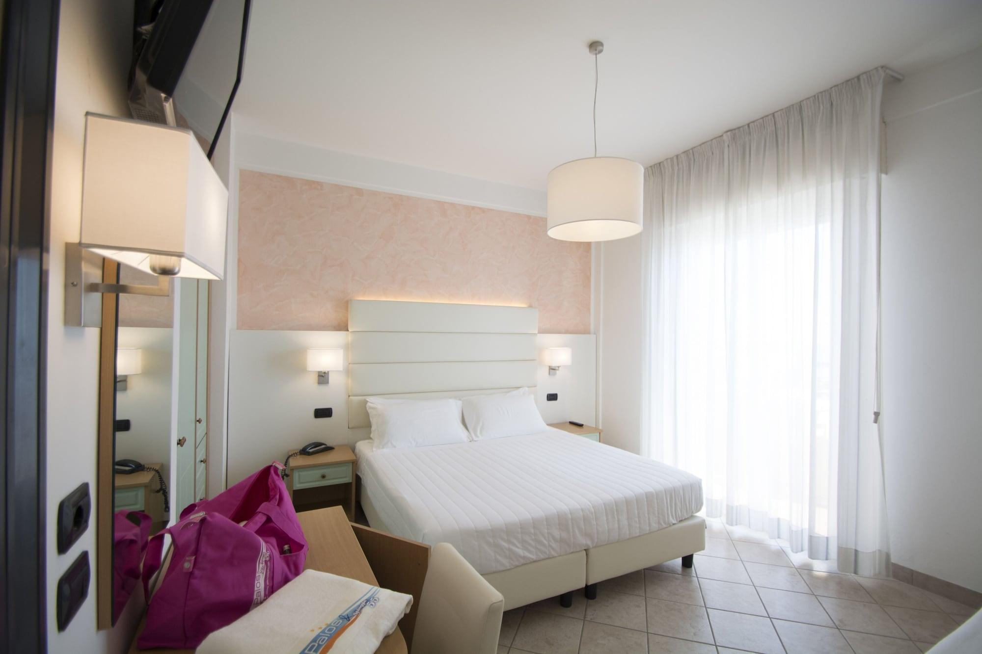 Hotel Palos Римини Екстериор снимка