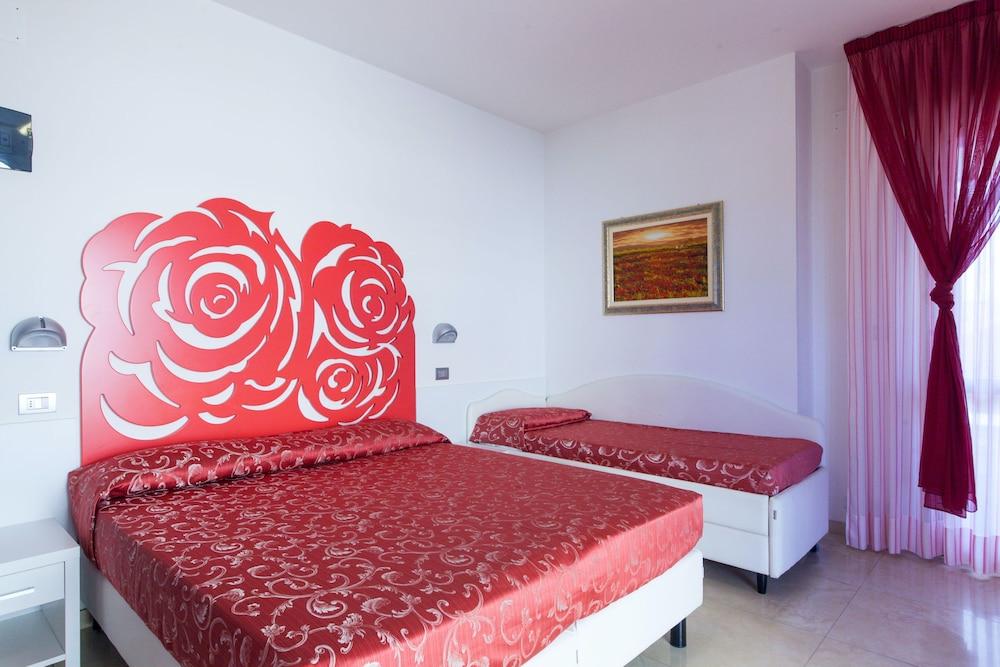 Hotel Palos Римини Екстериор снимка