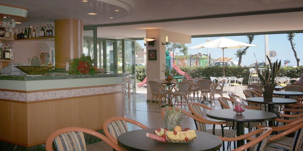 Hotel Palos Римини Екстериор снимка