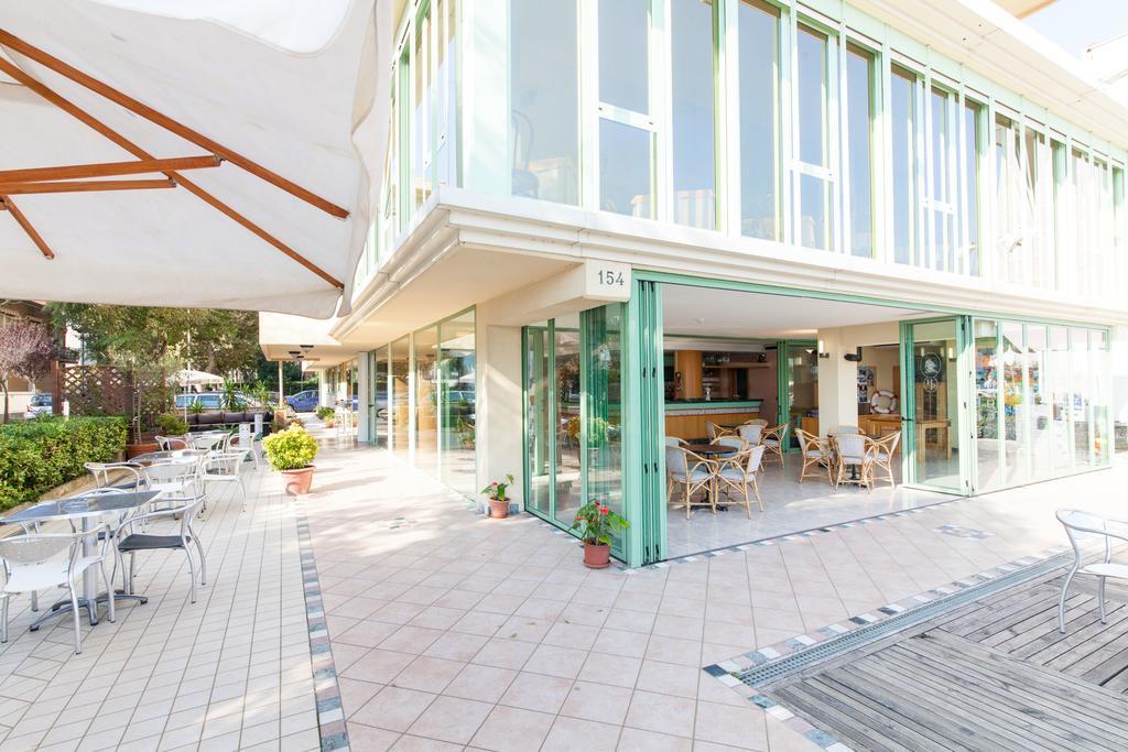 Hotel Palos Римини Екстериор снимка