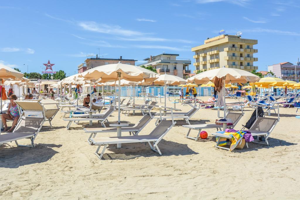 Hotel Palos Римини Екстериор снимка