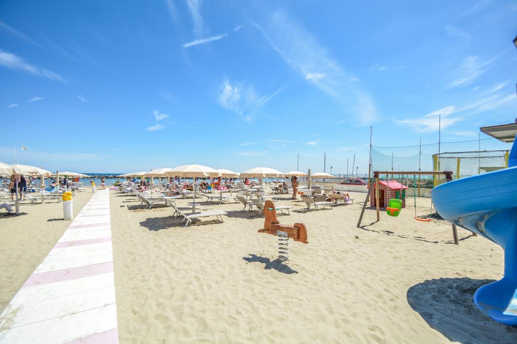 Hotel Palos Римини Екстериор снимка