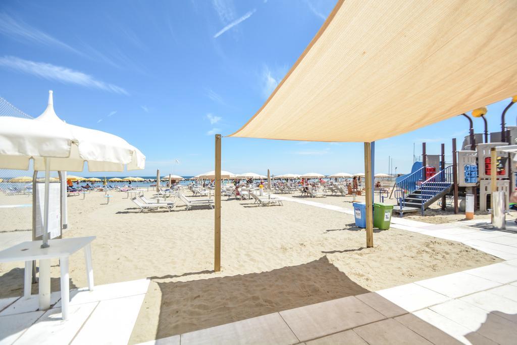 Hotel Palos Римини Екстериор снимка