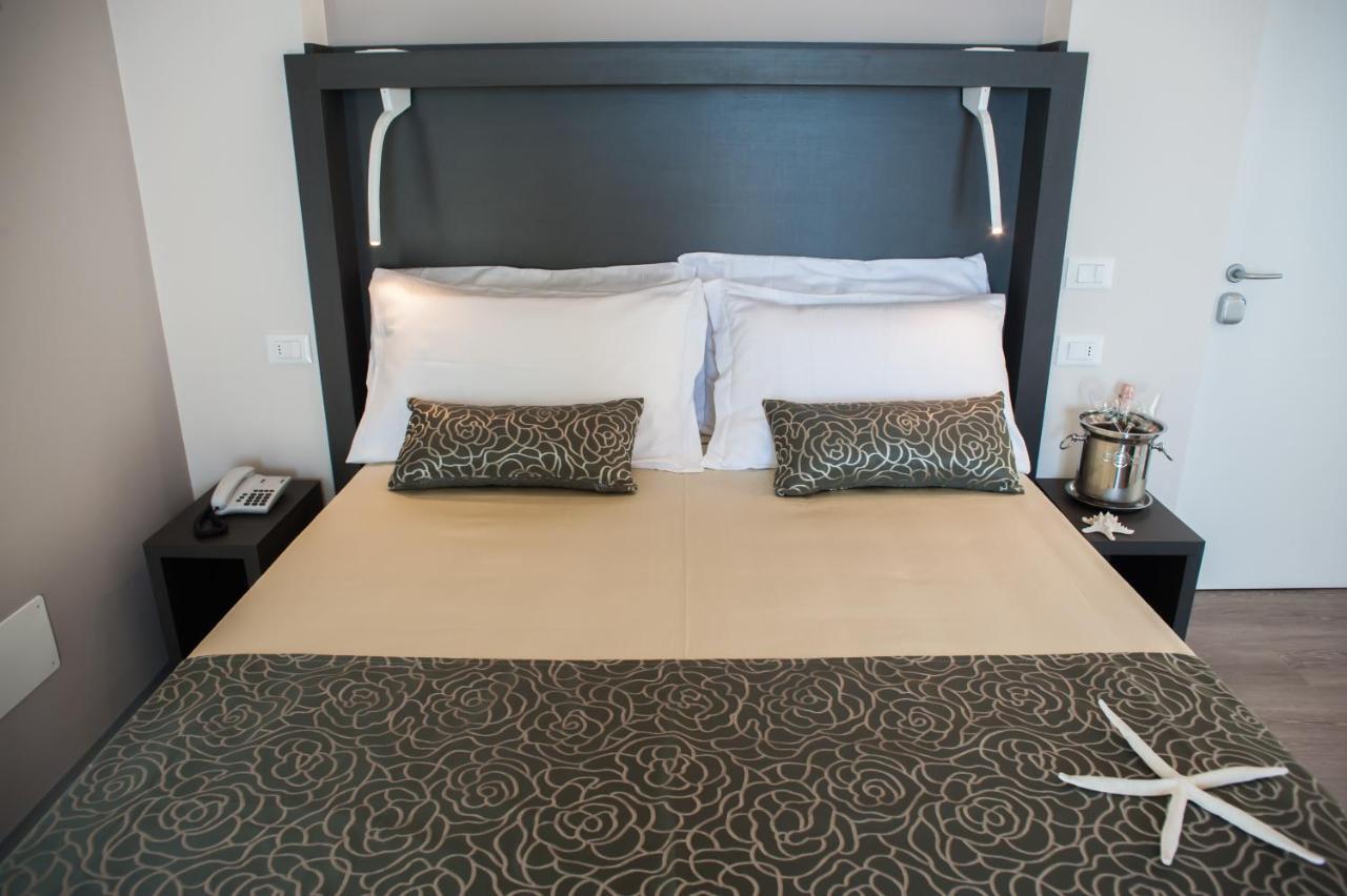Hotel Palos Римини Екстериор снимка